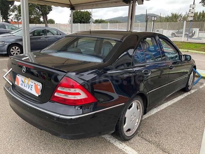 Usado Mercedes C220 Avantgarde 150 CV (110 kW) 2005 Negro Berlina