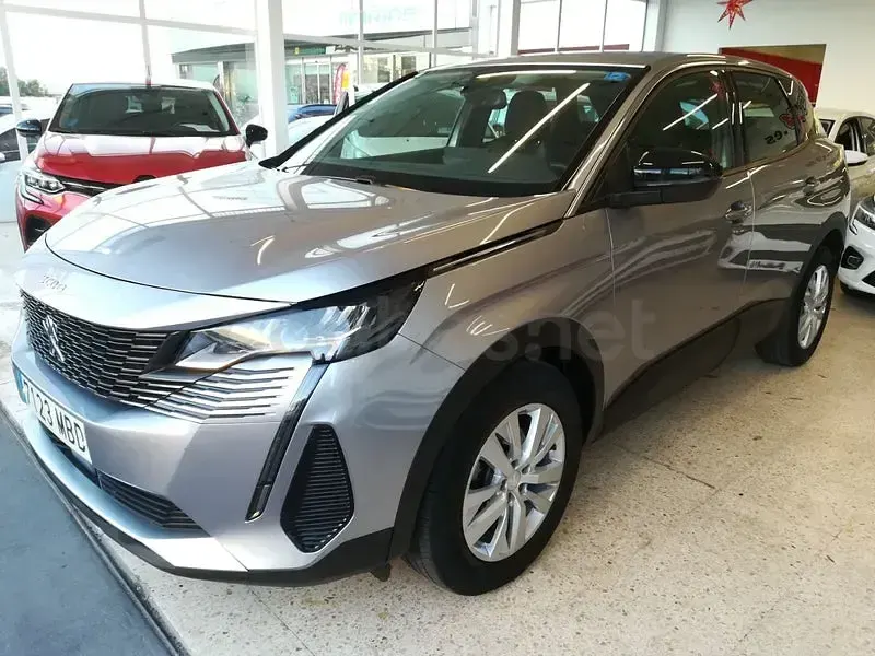 Usado Peugeot 3008 Active 130 CV (95 kW) 2022 Gris / plata SUV
