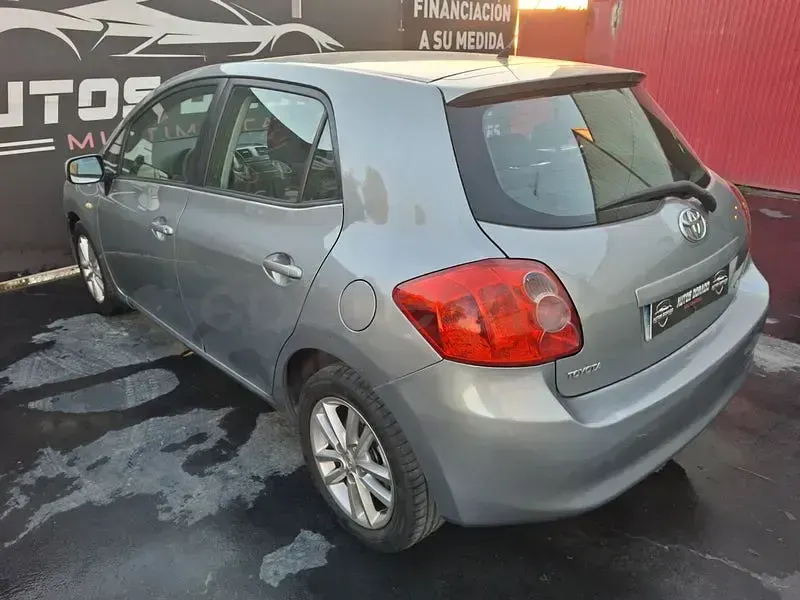 Usado Toyota Auris Luna 90 CV (66 kW) 2008 Gris / plata Utilitario