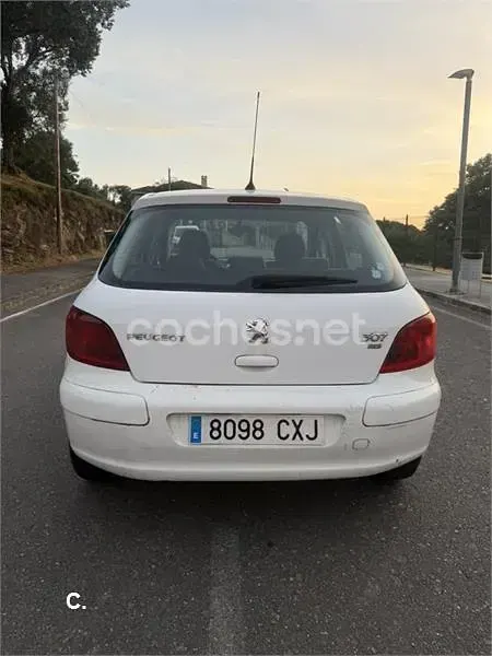 Usado Peugeot 307 90 CV (66 kW) 2004 Blanco Berlina