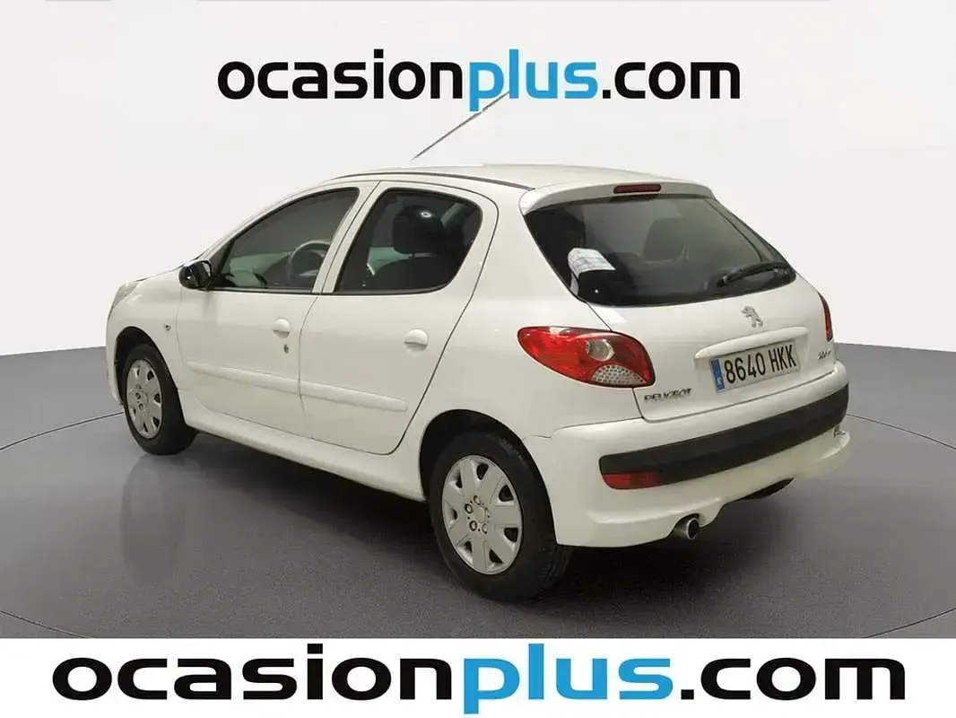 Usado Peugeot 206+ 60 CV (44 kW) 2012 Blanco Utilitario