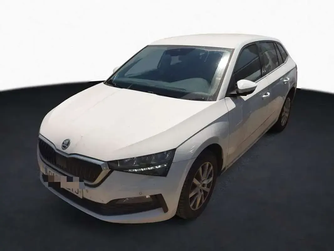 Usado Skoda Scala Ambition 95 CV (69 kW) 2022 Blanco Utilitario