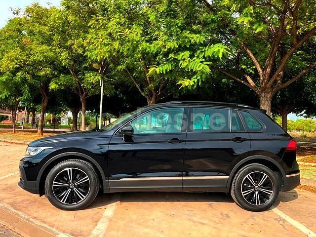 Usado VW Tiguan Life 150 CV (110 kW) 2021 Negro SUV