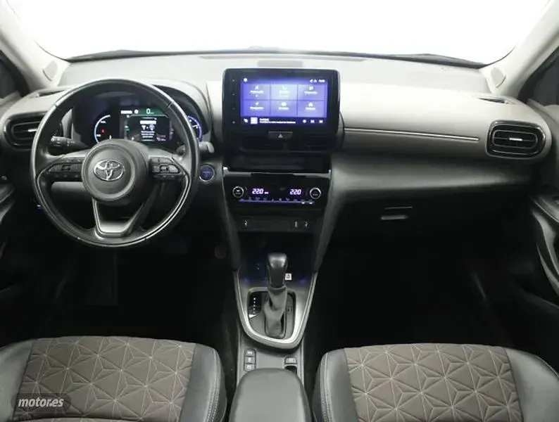 Usado Toyota Yaris Cross Style 116 CV (85 kW) 2022 Gris SUV