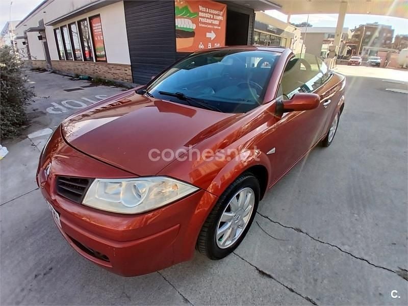 Usado Renault Mégane Cabriolet Dynamique 130 CV (95 kW) 2007 Granate Descapotable