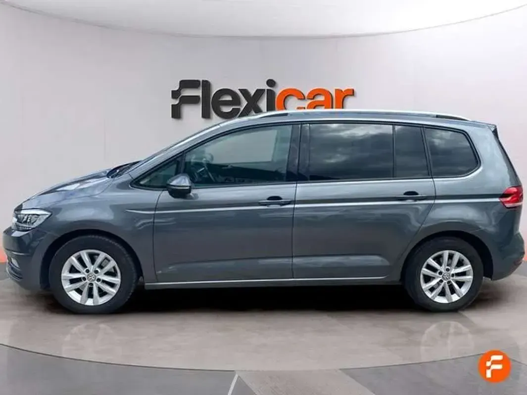 Usado VW Touran Advance 150 CV (110 kW) 2019 Gris Monovolumen