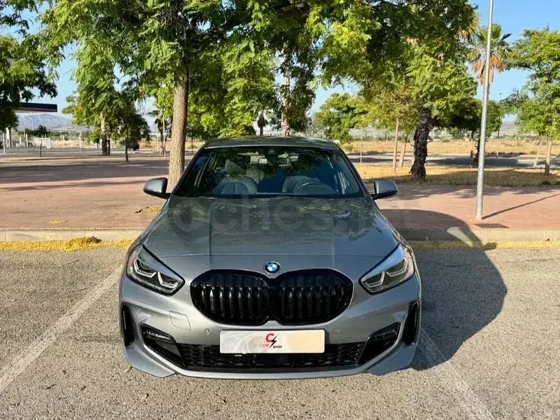 Usado BMW 118 150 CV (110 kW) 2024 Gris / plata Utilitario