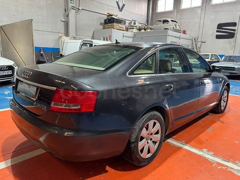 Usado Audi A6 225 CV (165 kW) 2005 Negro Familiar