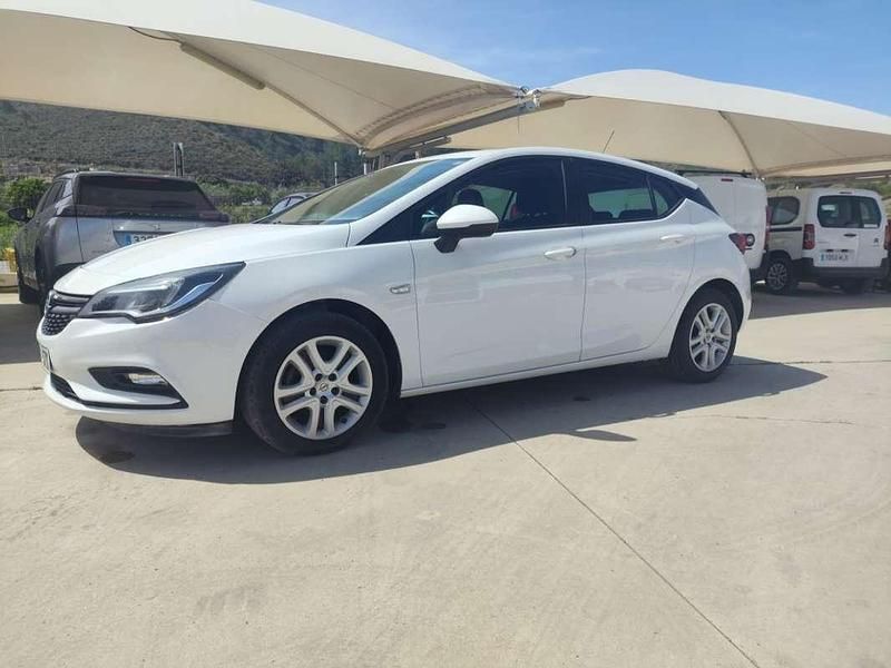 Usado Opel Astra Business 110 CV (80 kW) 2017 Blanco Utilitario