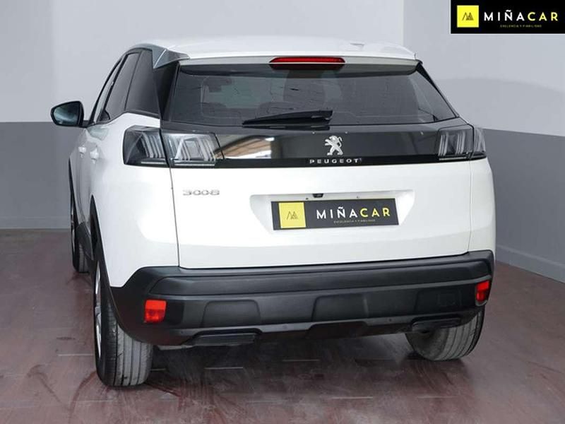 Usado Peugeot 3008 Active 120 CV (88 kW) 2022 Blanco Monovolumen