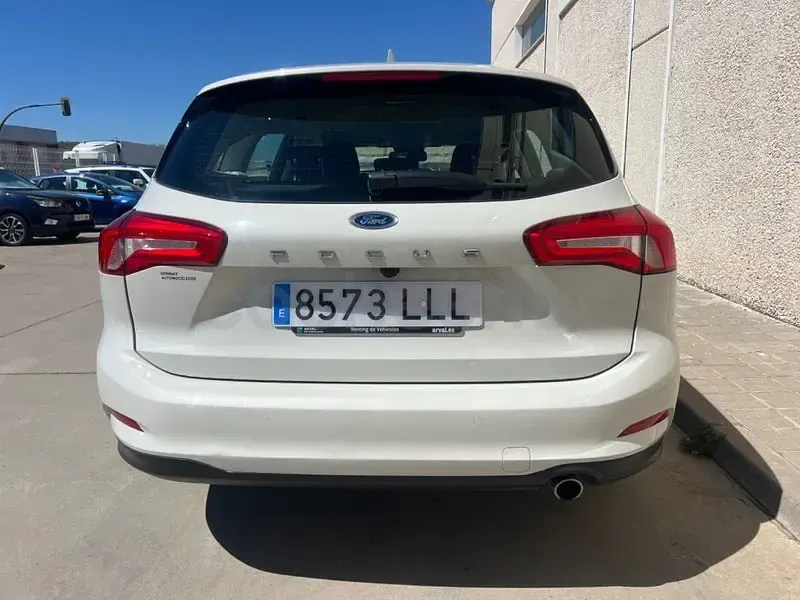 Usado Ford Focus Titanium 120 CV (88 kW) 2021 Blanco Familiar