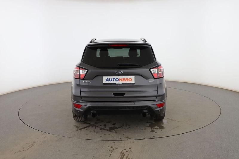 Usado Ford Kuga ST-Line 120 CV (88 kW) 2018 Gris SUV