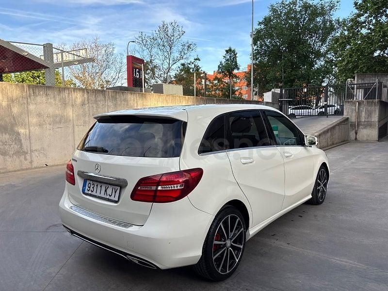 Usado Mercedes B200 136 CV (100 kW) 2018 Blanco Monovolumen