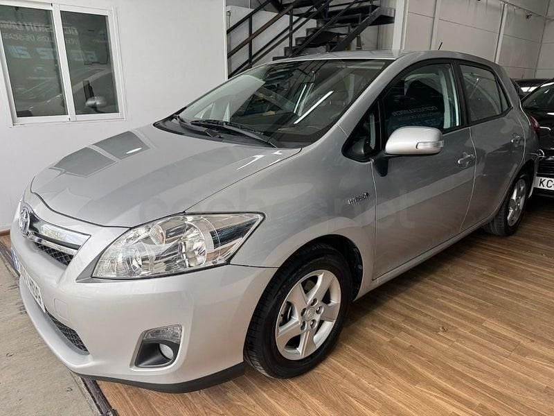 Usado Toyota Auris Hybrid Active 135 CV (99 kW) 2011 Gris / plata Berlina