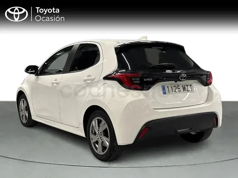 Usado Toyota Yaris Hybrid Active 116 CV (85 kW) 2025 Blanco Berlina