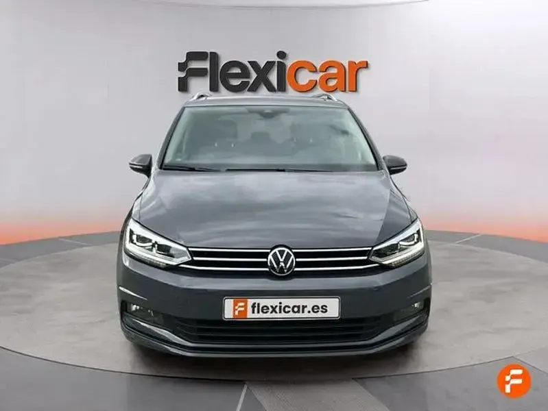 Usado VW Touran 150 CV (110 kW) 2024 Gris / plata Monovolumen