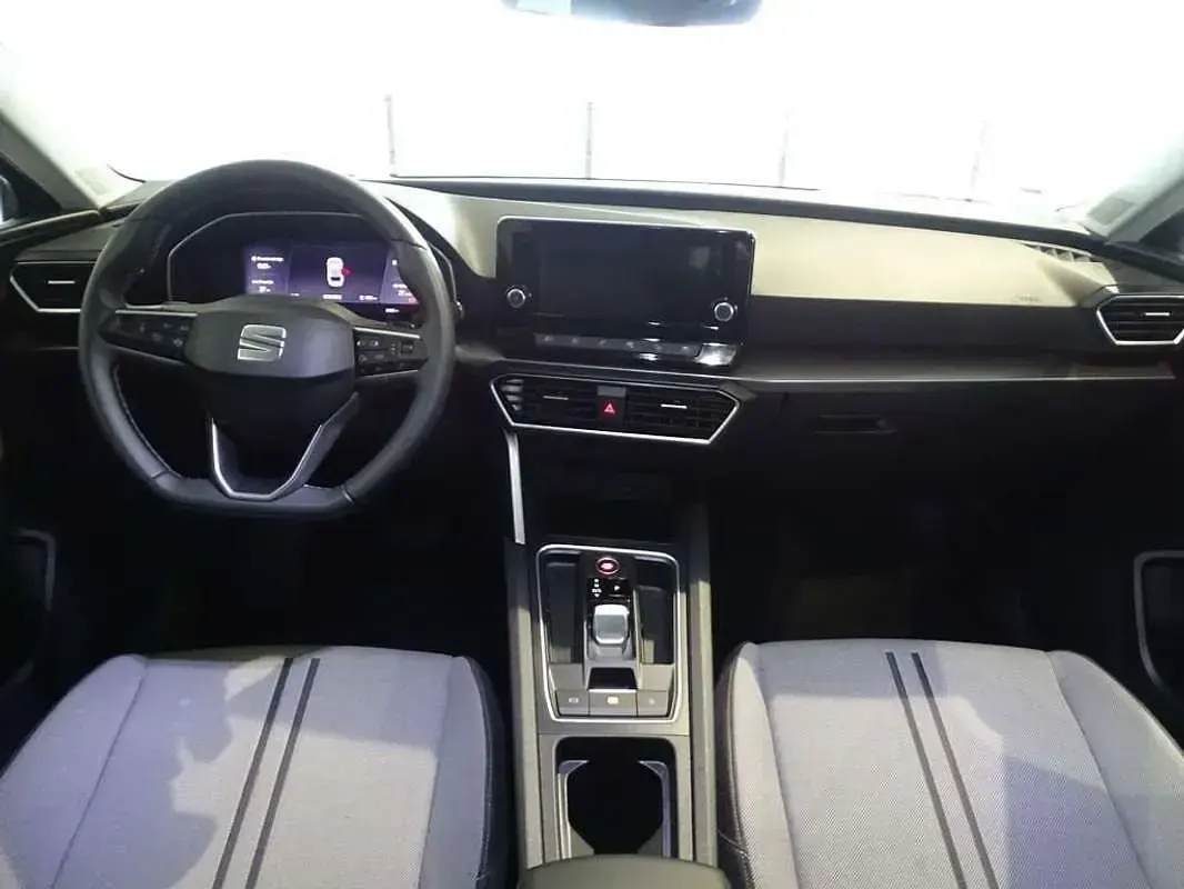 Usado Seat Leon ST Style 150 CV (110 kW) 2023 Gris Familiar