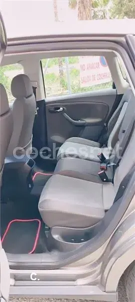 Usado Seat Altea 105 CV (77 kW) 2005 Gris / plata Monovolumen