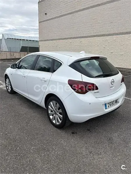 Usado Opel Astra Sport 125 CV (91 kW) 2012 Blanco Berlina
