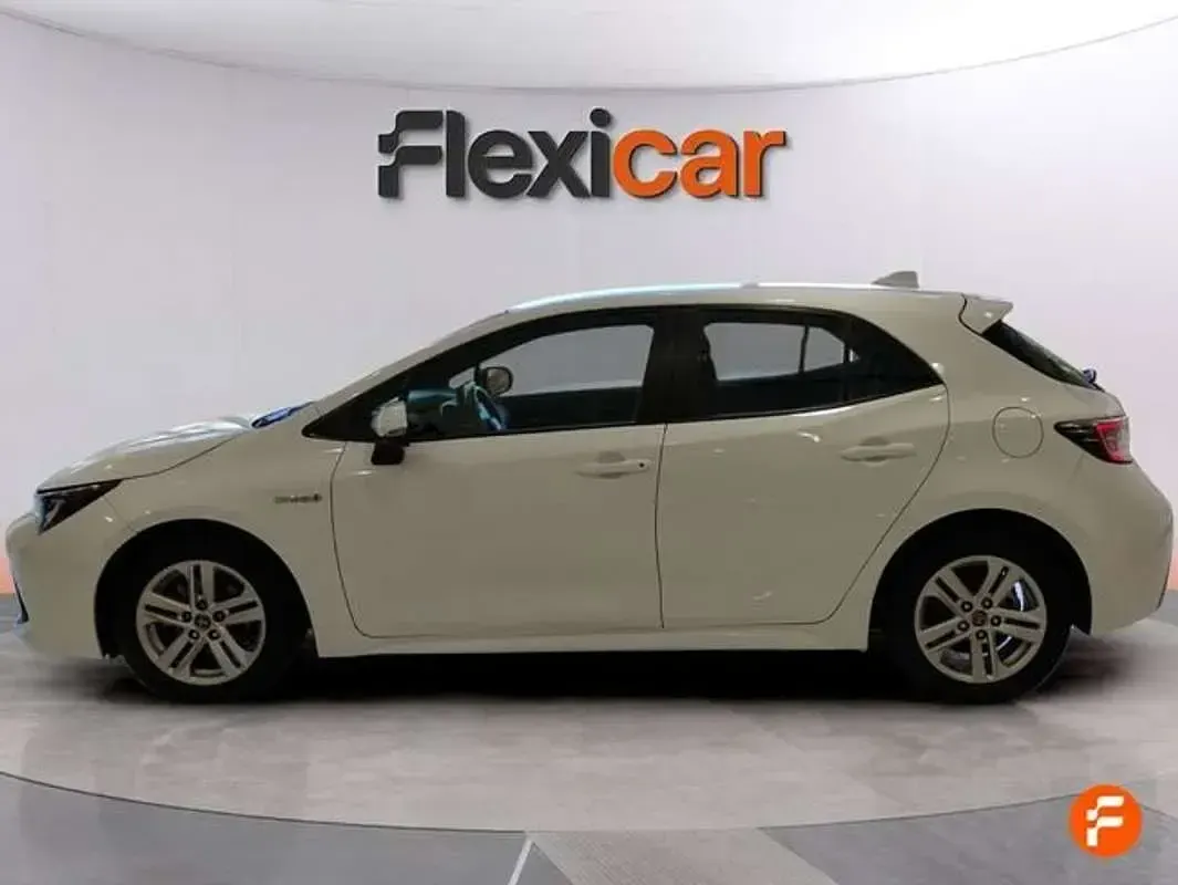 Usado Toyota Corolla Active 122 CV (89 kW) 2020 Blanco Berlina