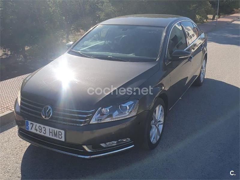Usado VW Passat Highline 140 CV (102 kW) 2012 Negro Berlina