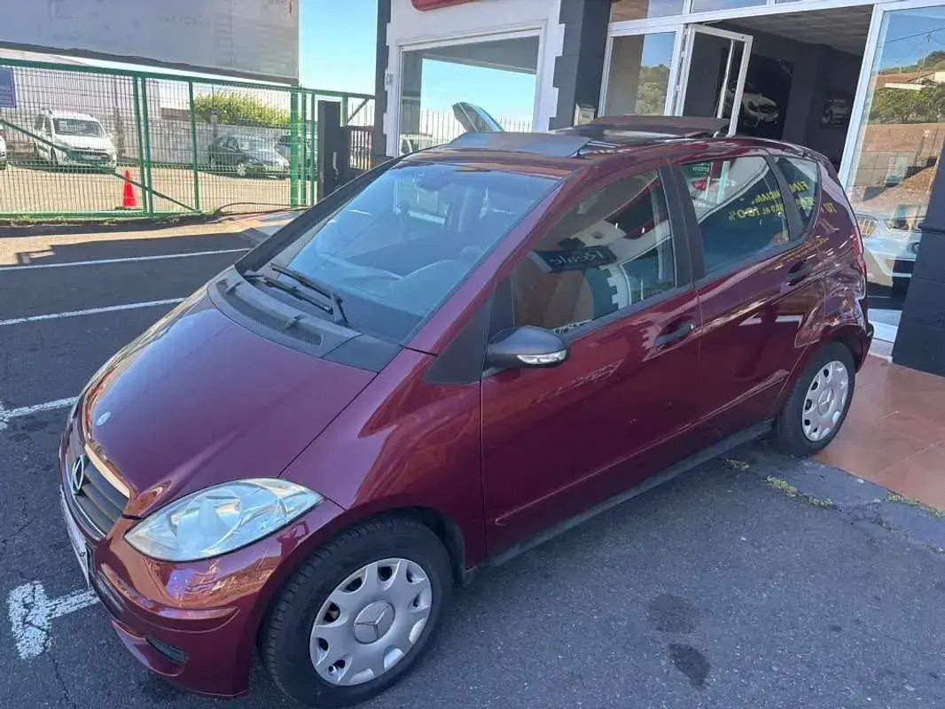 Usado Mercedes A180 109 CV (80 kW) 2013 Rojo Utilitario