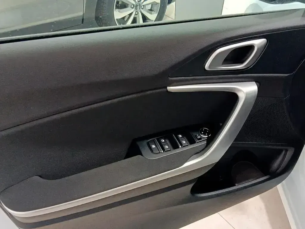 Usado Kia Ceed 100 CV (73 kW) 2025 Blanco Utilitario
