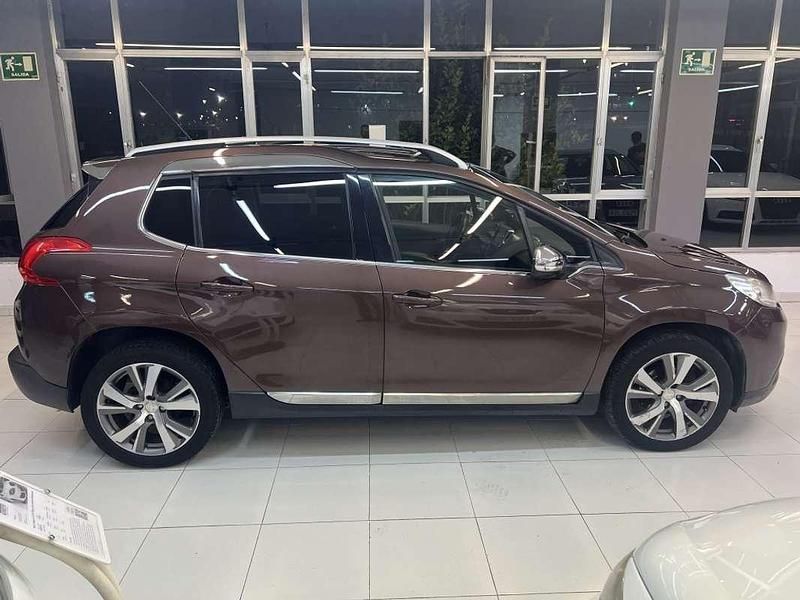 Usado Peugeot 2008 Allure 99 CV (72 kW) 2015 Beige SUV