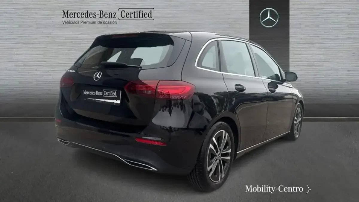 Usado Mercedes B200 150 CV (110 kW) 2024 Negro cosmos Utilitario