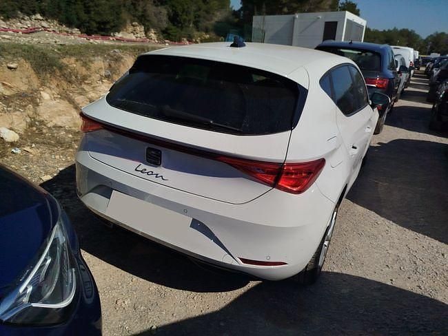 Usado Seat Leon Style 116 CV (85 kW) 2022 Blanco Berlina