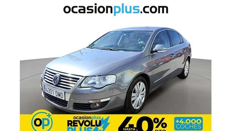 Usado VW Passat Highline 140 CV (102 kW) 2005 Plateado Berlina