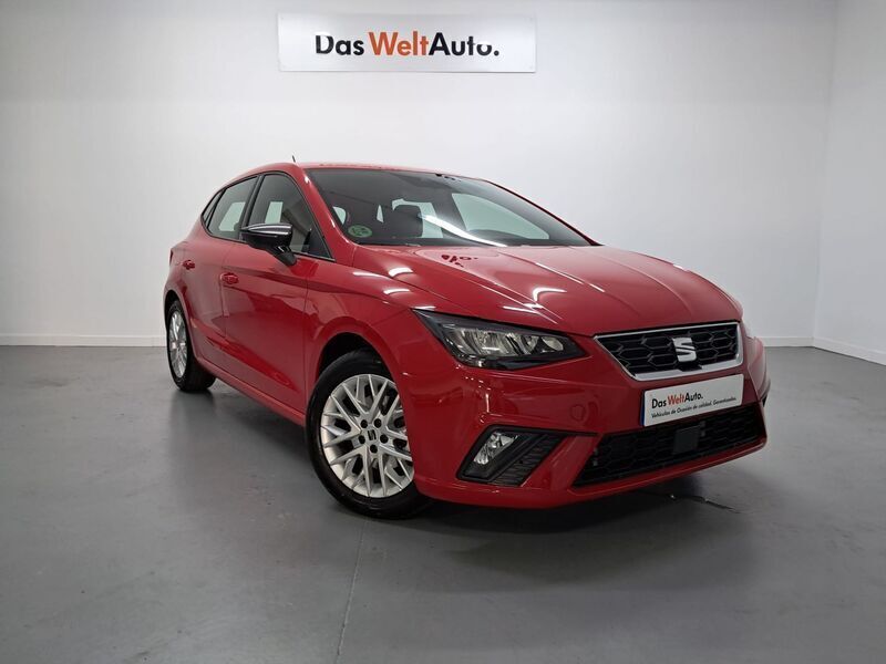 Rojo Usado 2024 Seat Ibiza FR Utilitario | 19.990 € (Un poco caro) - Imagen 1/4