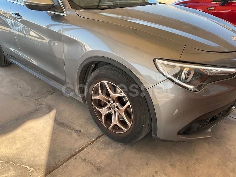 Usado Alfa Romeo Stelvio Super 180 CV (132 kW) 2018 Gris / plata SUV