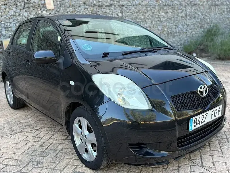 Usado Toyota Yaris Luna 87 CV (63 kW) 2007 Negro Utilitario