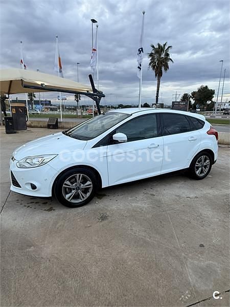 Usado Ford Focus 125 CV (91 kW) 2014 Blanco Berlina