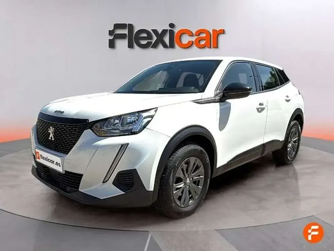Usado Peugeot 2008 Active 101 CV (74 kW) 2023 Gris SUV