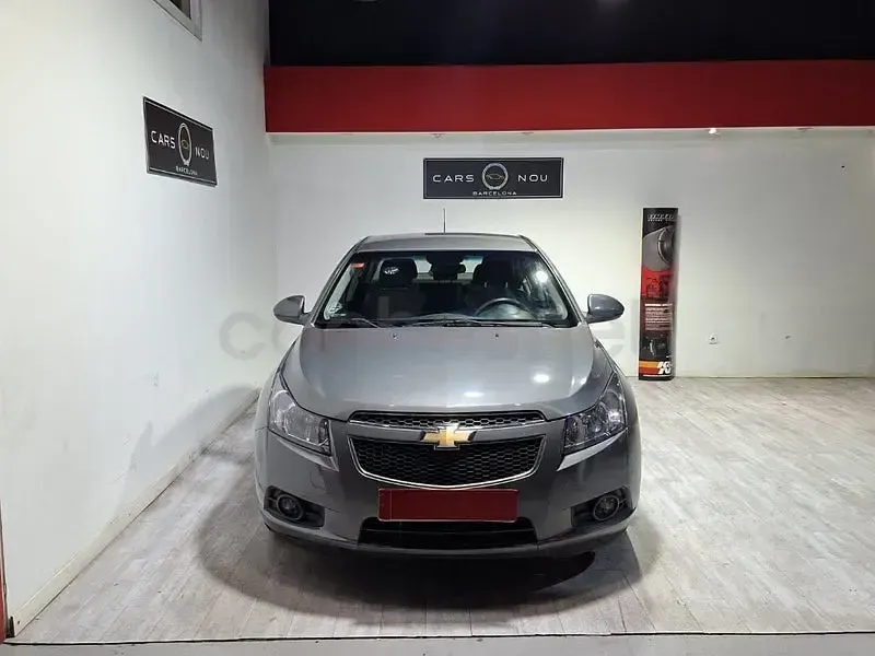 Usado Chevrolet Cruze LS 125 CV (91 kW) 2010 Gris / plata Berlina
