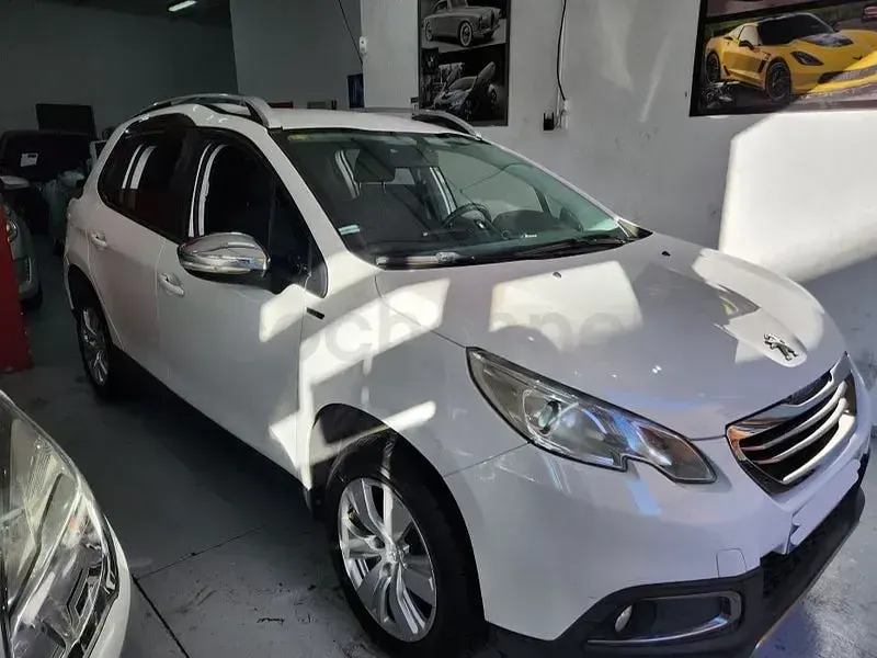 Usado Peugeot 2008 Allure 110 CV (80 kW) 2018 Blanco SUV