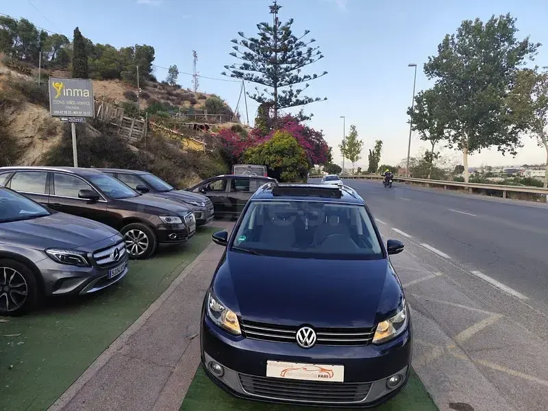Usado VW Touran Advance 105 CV (77 kW) 2012 Azul Monovolumen