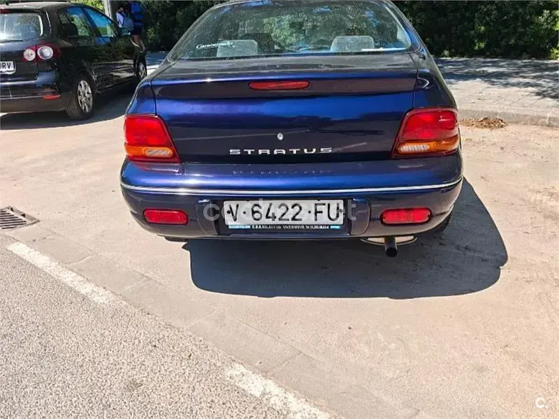 Usado Chrysler Stratus 131 CV (96 kW) 1997 Azul Berlina