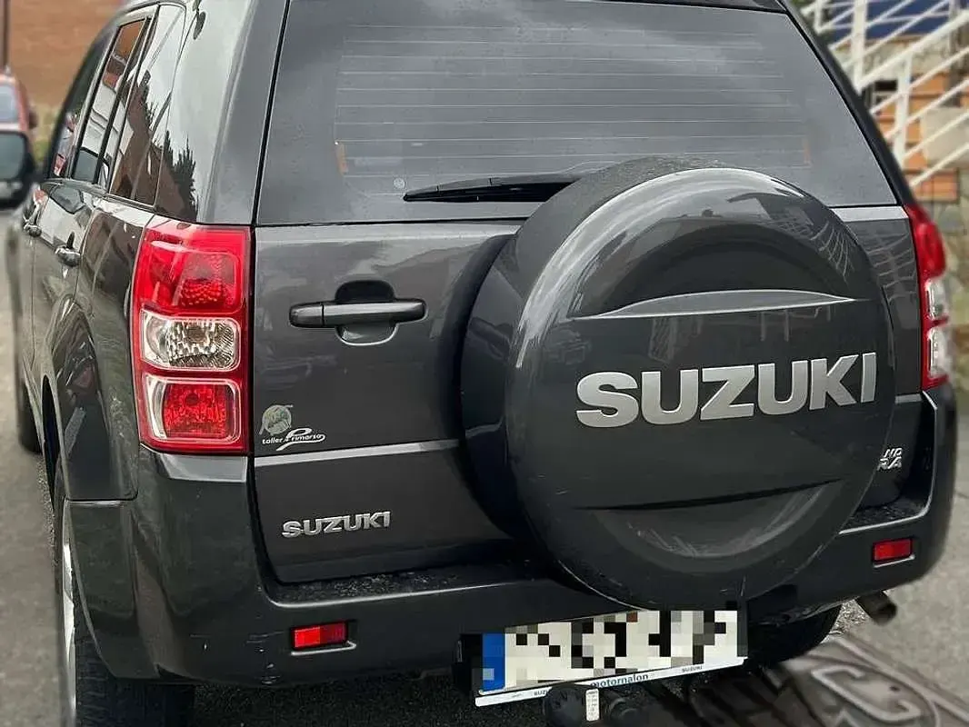 Usado Suzuki Grand Vitara 129 CV (94 kW) 2011 Negro SUV
