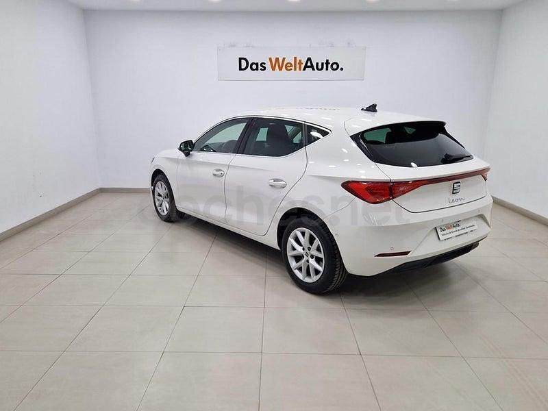 Usado Seat Leon Style 116 CV (85 kW) 2025 Blanco Berlina