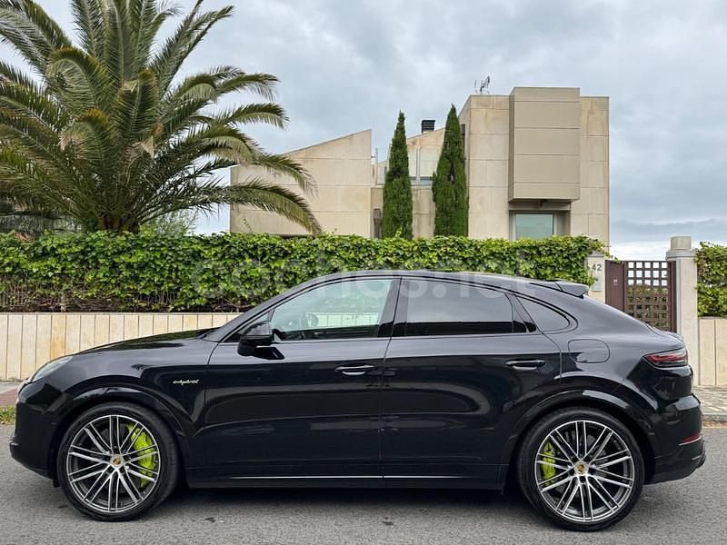 Negro Usado 2021 Porsche Cayenne Turbo SUV | 89.000 € - Imagen 1/4