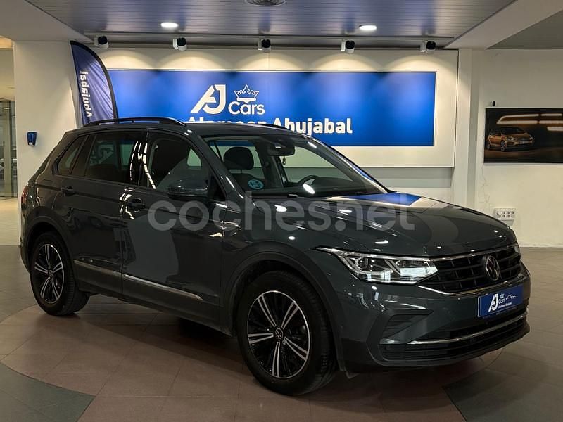 Gris / plata Usado 2022 VW Tiguan Life SUV | 25.250 € (Super precio) - Imagen 1/4