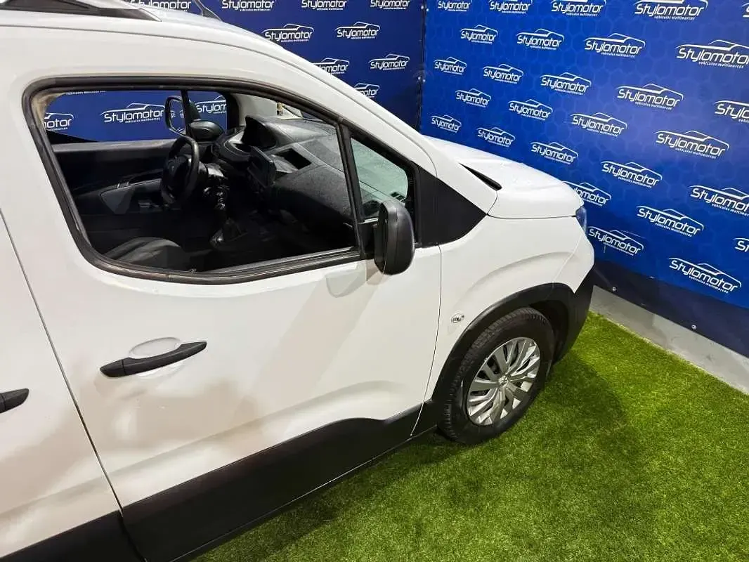 Usado Peugeot Rifter Active 100 CV (73 kW) 2019 Blanco Monovolumen