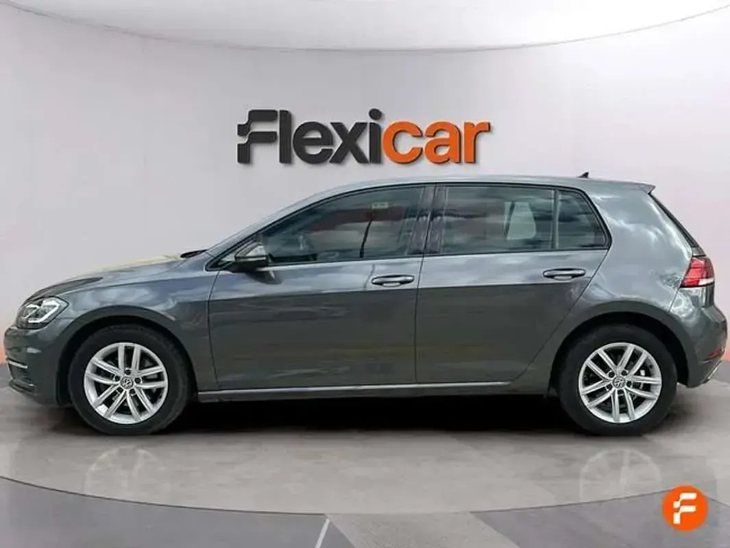 Usado VW Golf VII Life 116 HP (85 kW) 2020 Cinzento Sedan