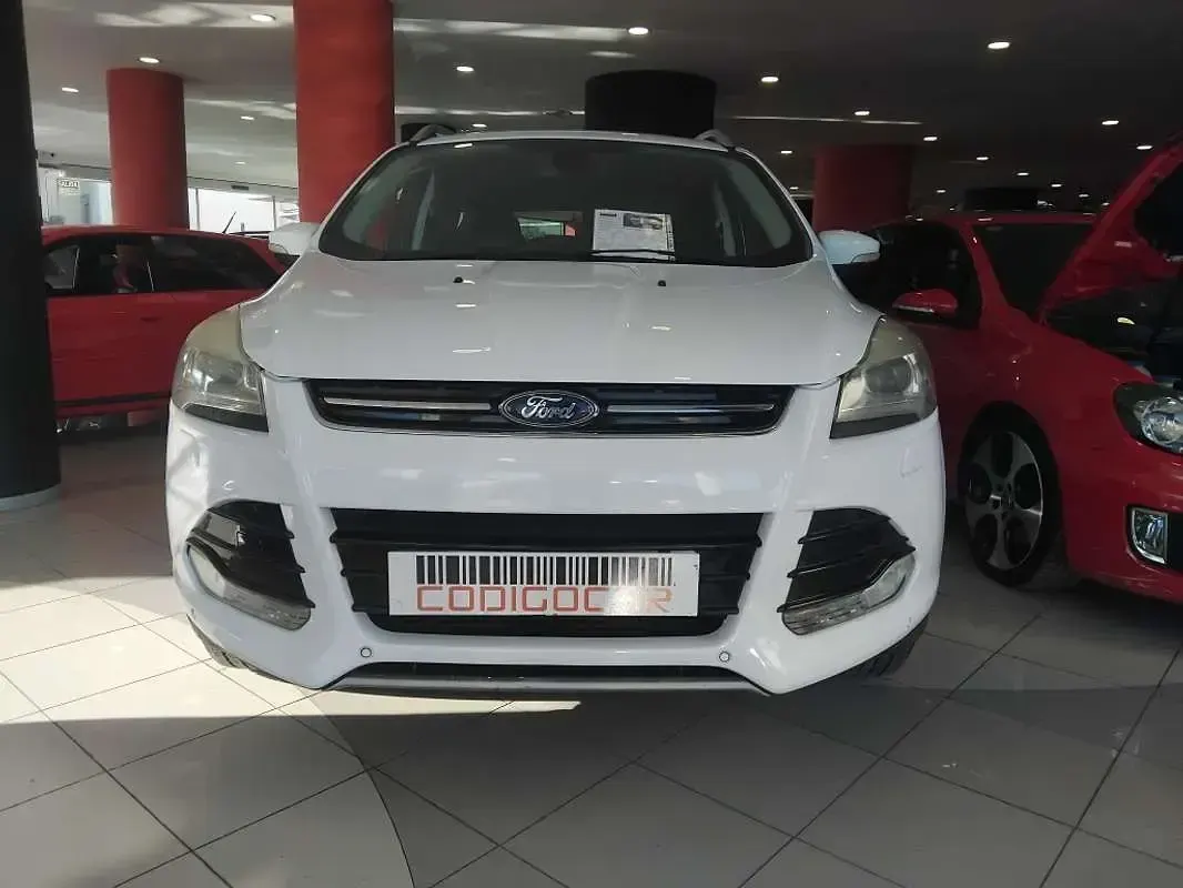 Usado Ford Kuga Trend 120 CV (88 kW) 2014 Blanco SUV