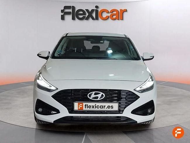 Usado Hyundai i30 100 CV (73 kW) 2024 Blanco Berlina