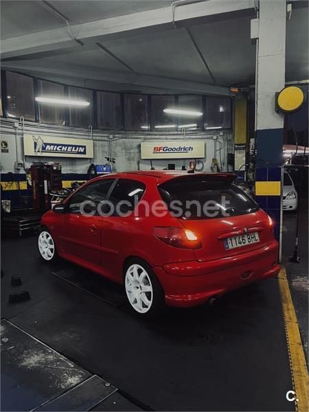 Rojo Usado 2001 Peugeot 206 GTi Berlina | 3700 € (Precio justo) - Imagen 1/4