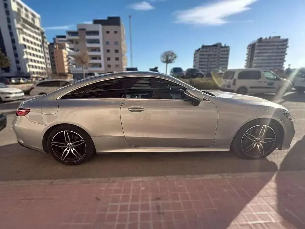 Usado Mercedes E220 194 CV (142 kW) 2018 Gris Coupe